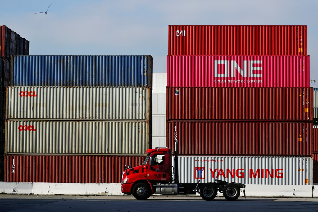 A truck arrives to haul shipping containers at Yusen Terminals (YTI) on Terminal Island at the Port of Los Angeles in Los Angeles, California, U.S., January 30, 2019. REUTERS/Mike Blake - RC19D64647A0