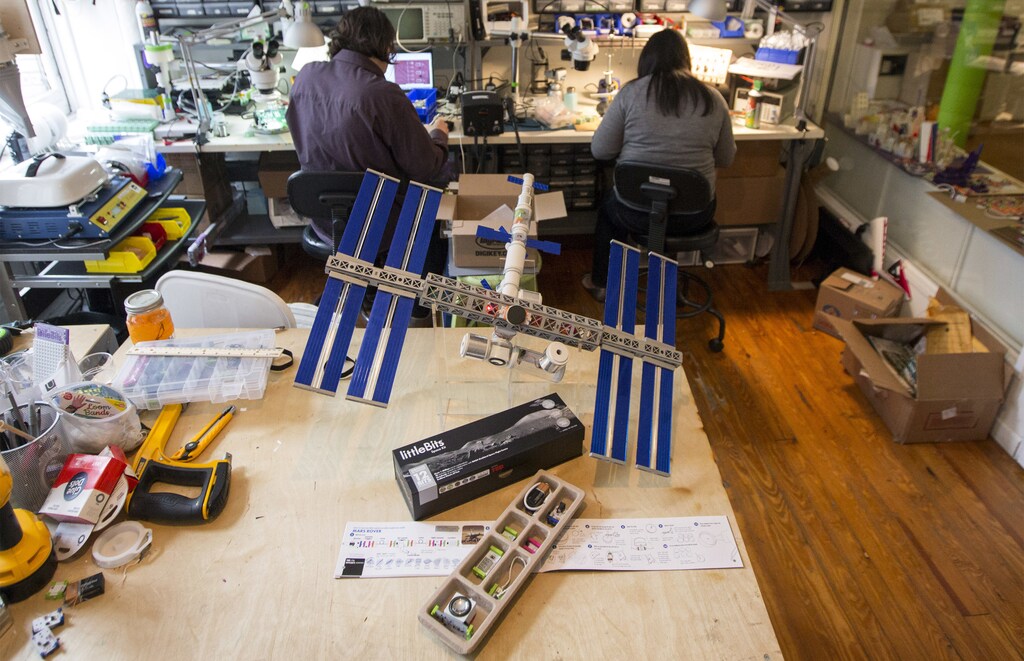 A Little Bits kit and model of the International Space Station is displayed on a work bench at the Little Bits company headquarters in New York April 23, 2014. Making mini satellite dishes that collect signals or building remote-controlled mini Rovers such as the kind NASA has used on Mars are the types of activities that could interest kids in science, but their complexity can derail all but the most enthusiastic hobbyist. NASA, the U.S. space agency, hopes it has found a workaround through new space kits and a collaboration with a New York-based startup called LittleBits. Picture taken April 23, 2014. REUTERS/Brendan McDermid (UNITED STATES - Tags: SCIENCE TECHNOLOGY BUSINESS) - RTR3MICK