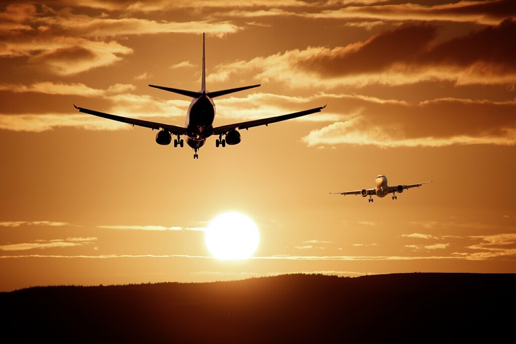 image of planes flying