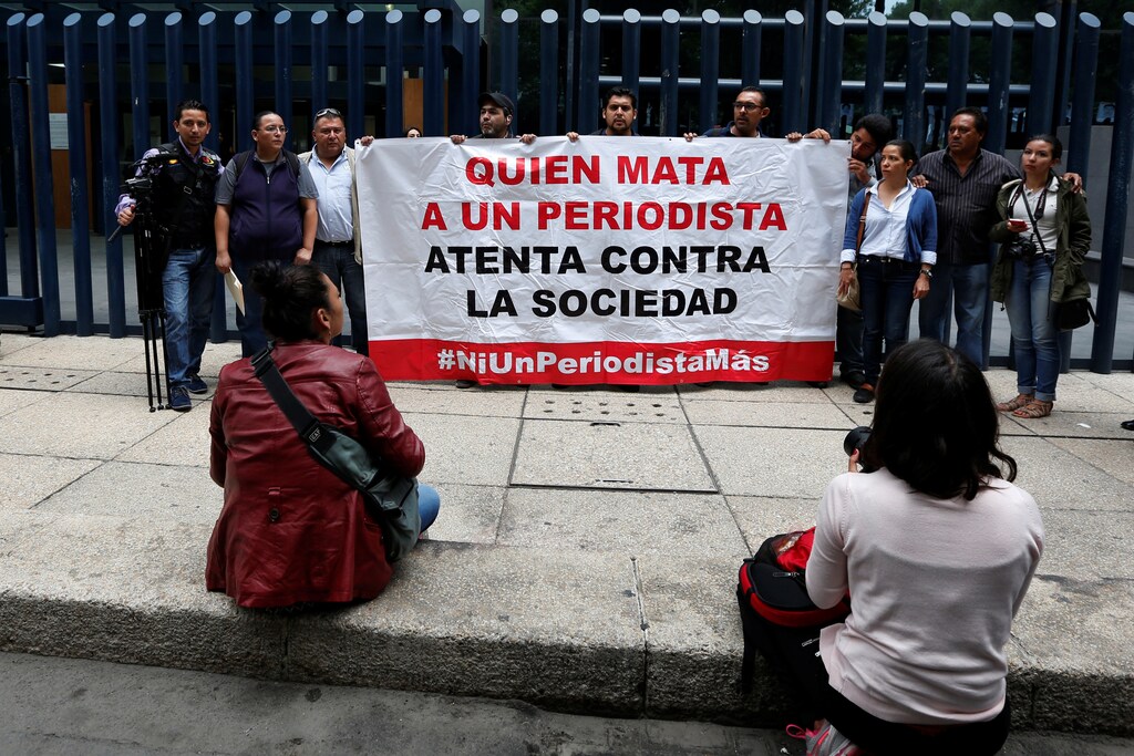 Colleges of journalist Salvador Adame Pardo stand with a banner during a protest against the May 18 disappearance of Adame, outside the offices of the Attorney General of the Republic in Mexico City, Mexico June 1, 2017. The banner reads, "Whoever kills journalists threatens society". REUTERS/Carlos Jasso - RTX38LOX