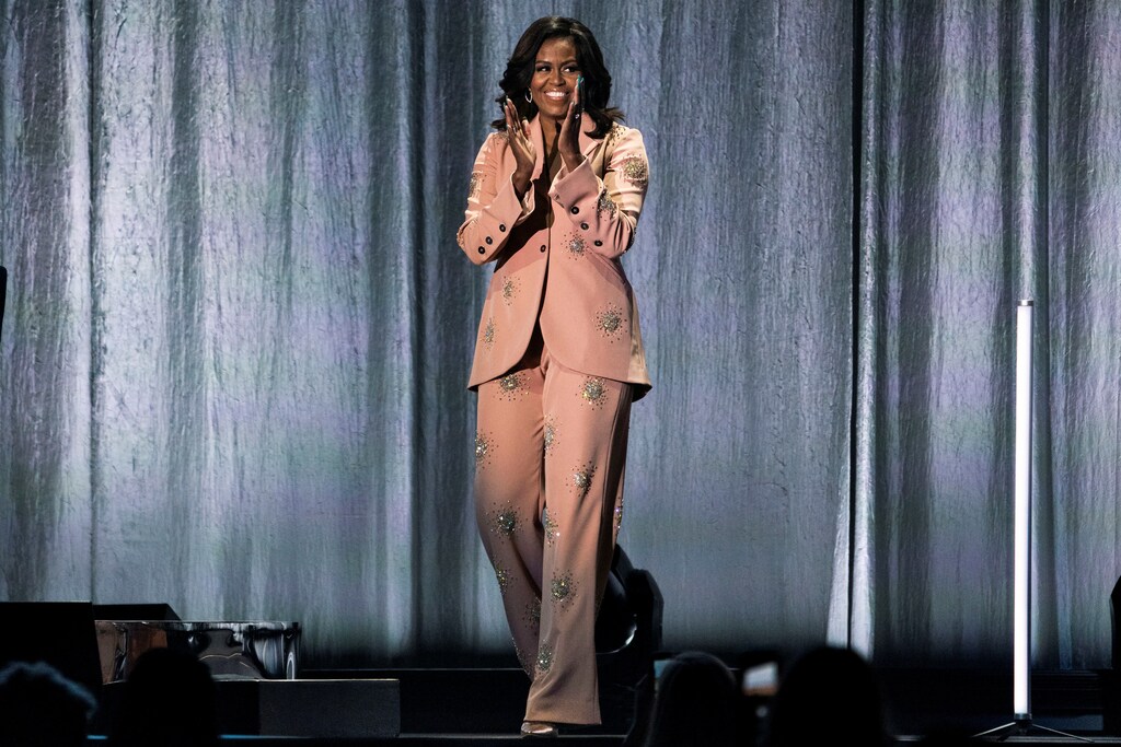 Former first lady Michelle Obama claps on stage the Royal Arena during her book tour for her biography "Becoming" in Copenhagen, Denmark April 9, 2019. Ritzau Scanpix/Martin Sylvest via REUTERS ATTENTION EDITORS - THIS IMAGE WAS PROVIDED BY A THIRD PARTY. DENMARK OUT. - RC177B53DE40