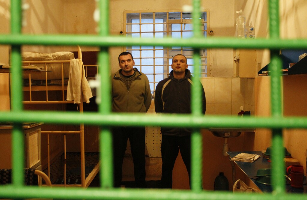 Prisoners of war (POWs) from the Ukrainian armed forces are seen inside a cell of the Western penitentiary colony number 97 during a demonstration for the media in the separatist-held settlement of Makiivka (Makeyevka) outside Donetsk, Ukraine November 28, 2017. REUTERS/Alexander Ermochenko - UP1EDBS1ARZ2U