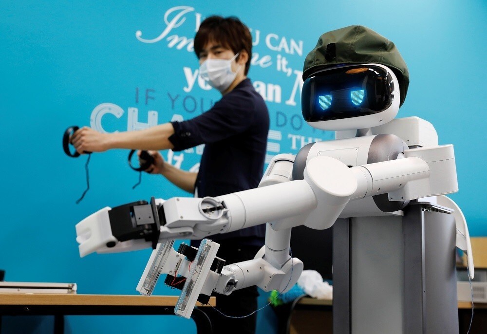 Mira Robotics CEO Ken Matsui operates an Ugo avatar robot during a demonstration at the company's laboratory in Kawasaki, Japan June 8, 2020. Picture taken June 8, 2020. REUTERS/Kim Kyung-Hoon - RC2M5H9QKSWN