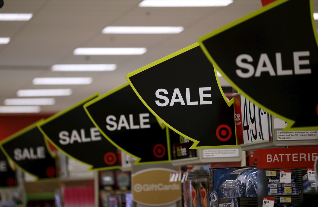 Advertising for Black Friday sales are on display at a Target store in Chicago, Illinois, United States, November 27, 2015. REUTERS/Jim Young - GF20000076580