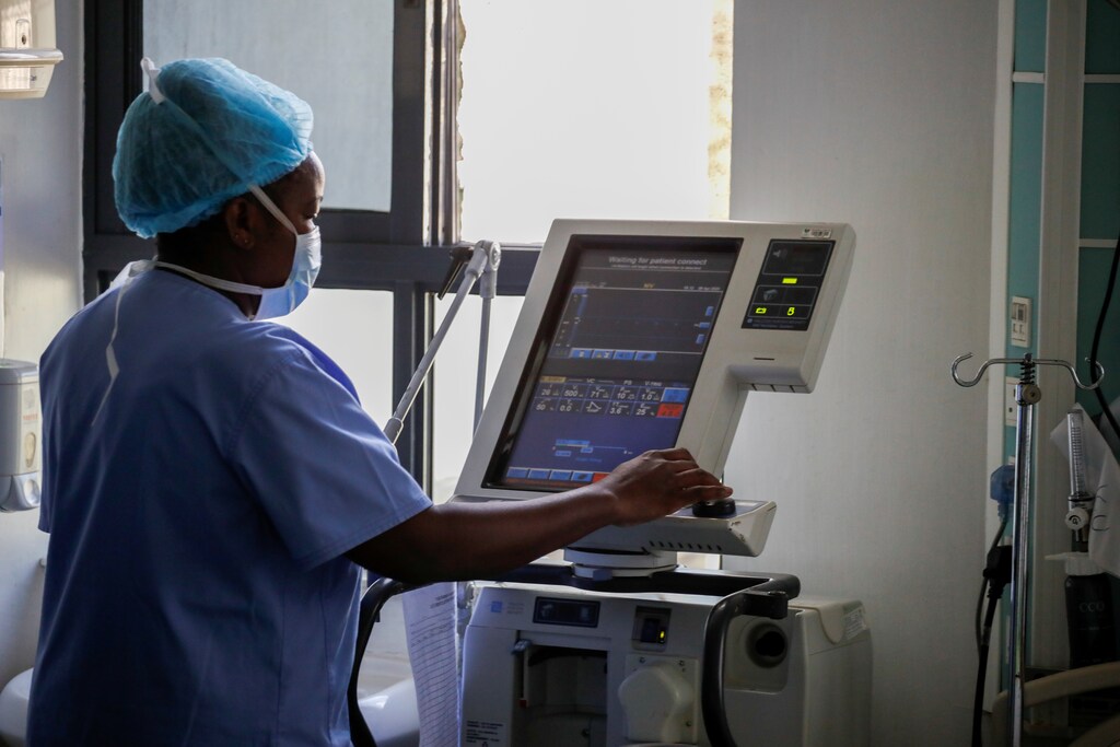 A nurse demonstrates how to activate a respirator as the hospital prepares for the coronavirus disease (COVID-19) outbreak, at the Karen hospital near Nairobi, Kenya, April 6, 2020. Picture taken April 6, 2020. REUTERS/Baz Ratner - RC2MJG91OE3H