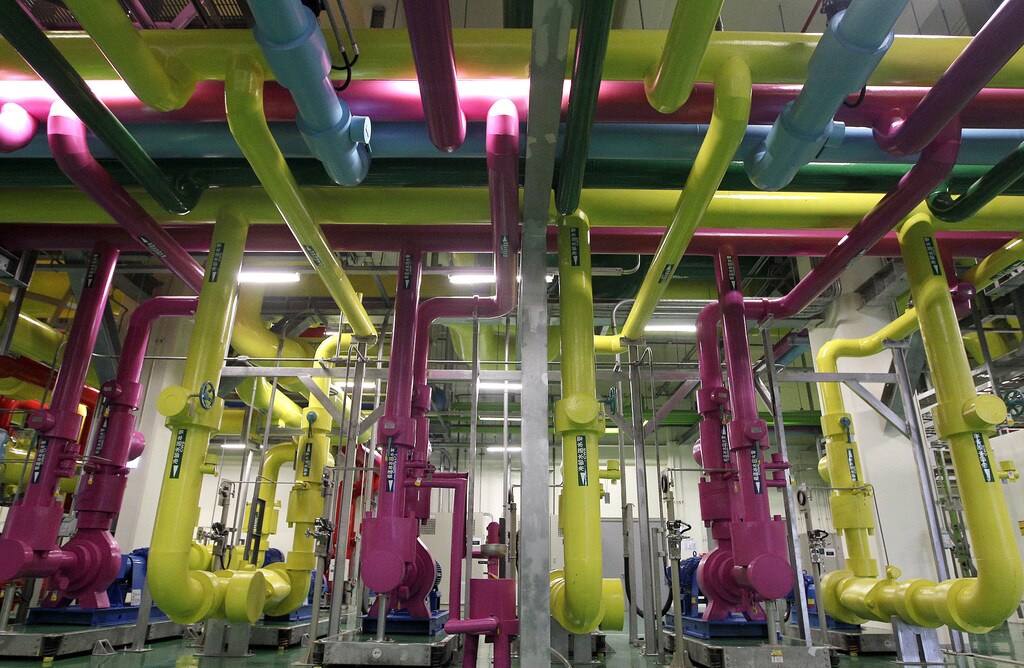 A cooling system facility is seen during the media tour in the Google data centre in Changhua Coastal Industrial Park, central Taiwan, December 11, 2013. Google Inc. said on Wednesday it will double its planned investment to $600 million for its data centre in Taiwan to cater to the world's fastest growing technology consumer markets. REUTERS/Pichi Chuang (TAIWAN - Tags: BUSINESS SCIENCE TECHNOLOGY)