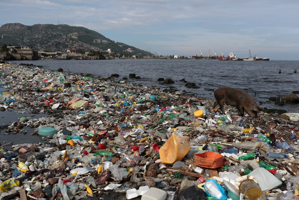 Plastic and other debris are seen on the shores of Cap Haitian beach, in Cap Haitian, Haiti October 9, 2018. REUTERS/Ricardo Rojas - RC1BEDCB32D0