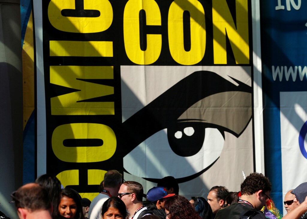 Fans of superhero movies, comic books and pop culture arrive in costume for opening day of the annual Comic-Con International in San Diego, California, United States July 21, 2016. REUTERS/Mike Blake - D1BETQWZSLAD