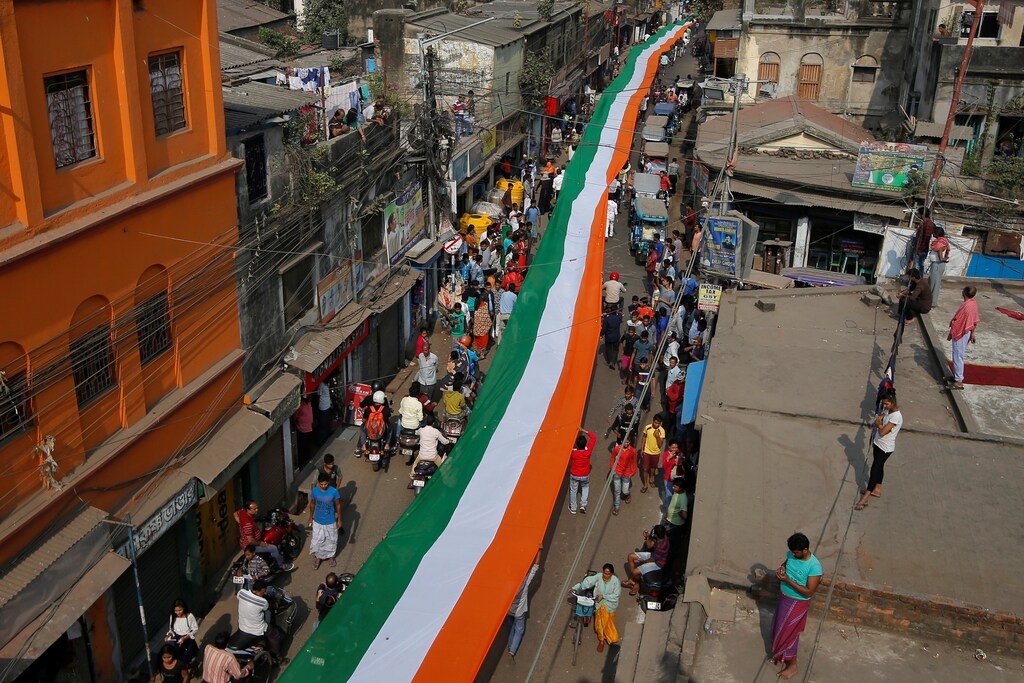People carry an Indian national flag which according to organisers measures 1100 metres (3609 feet) through a street during Republic Day celebrations on the outskirts of Kolkata, India, January 26, 2019. REUTRS/Rupak De Chowdhuri - RC110E364C40