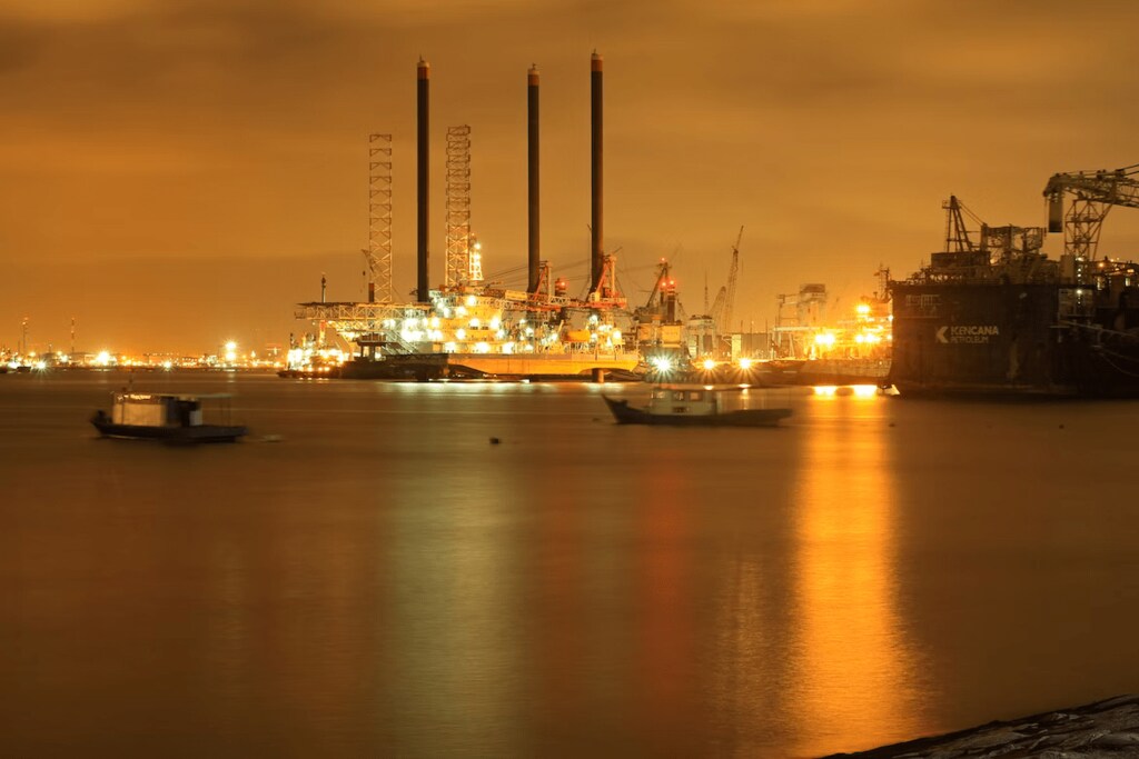 In the course of the coronavirus pandemic, global crude oil production has been majorly curtailed