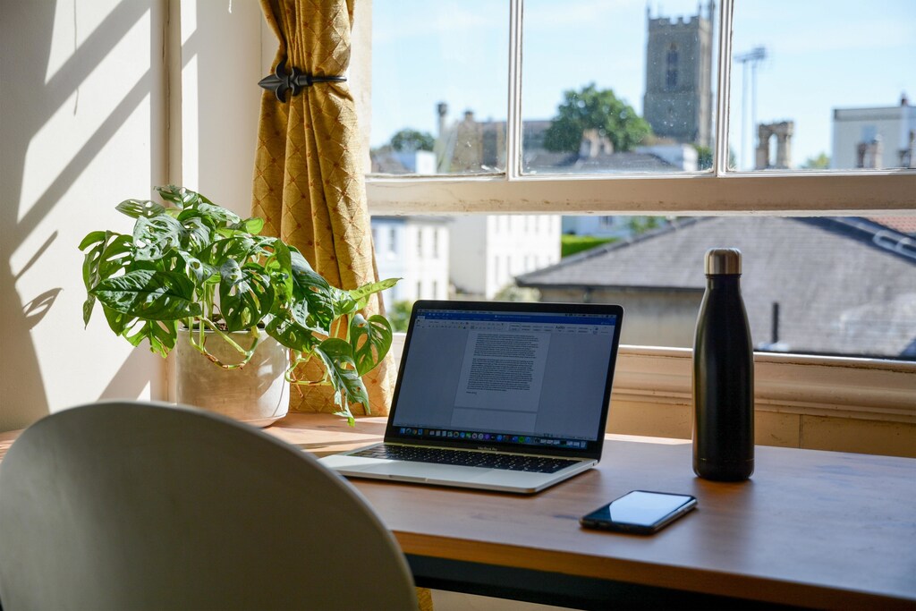 A picture of a home office set-up.