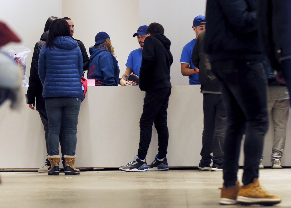 Customers shop in Kanye West's 'Pablo' Pop-up Shop in New York March 19, 2016. REUTERS/Brendan McDermid - RTSB9NL