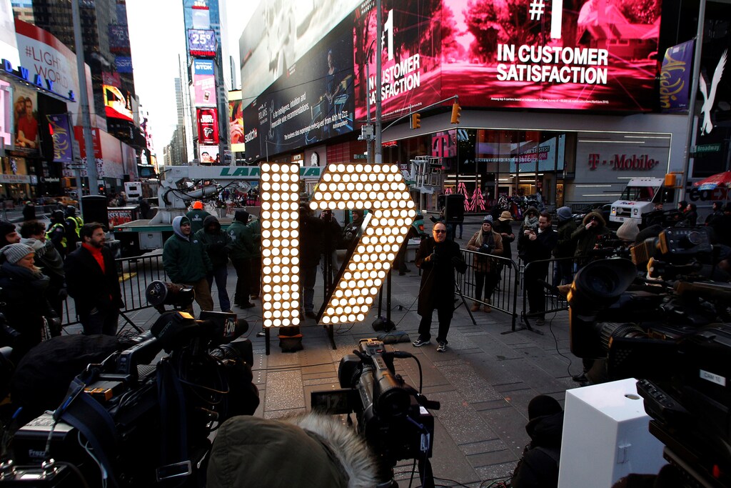 A large number 17 arrives for Times Square's New Year's Eve celebrations in New York City, NY, U.S. December 15, 2016. REUTERS/Brendan McDermid - RTX2V8FG