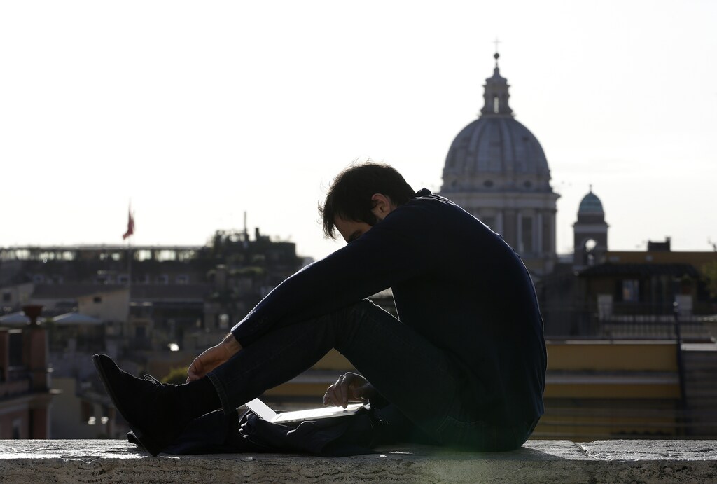 A man uses a laptop in Rome, Italy March 1, 2016. REUTERS/Max Rossi - RTS8SU6