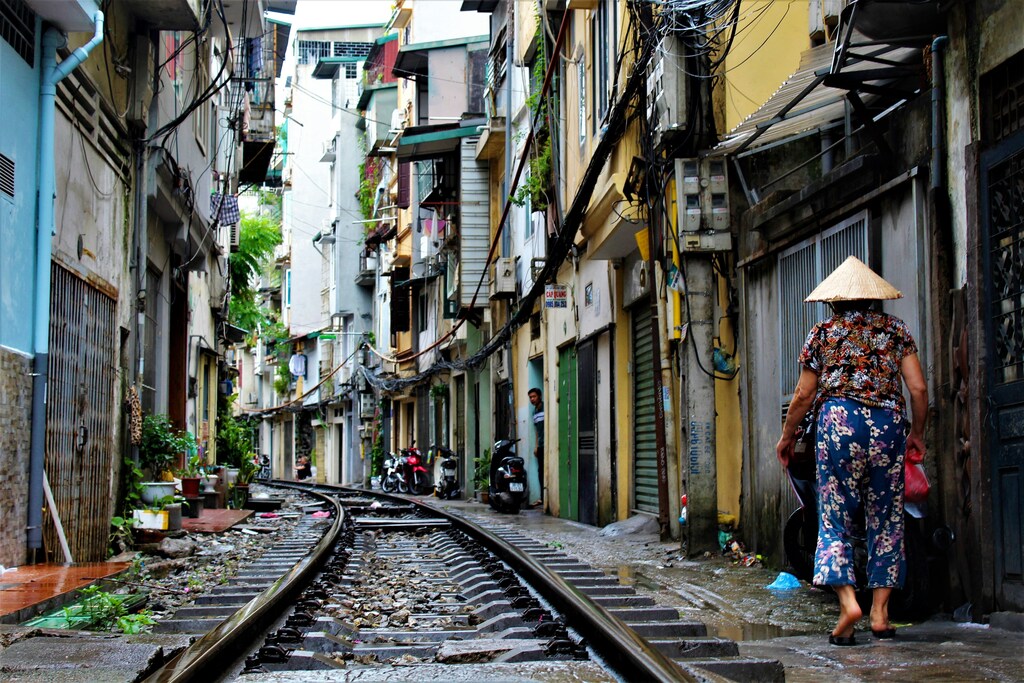 Woman in a Vietnam alley street scene: Multistakeholder collaboration in Southeast Asian countries is necessary in tackling cyberattacks on the underbanked.