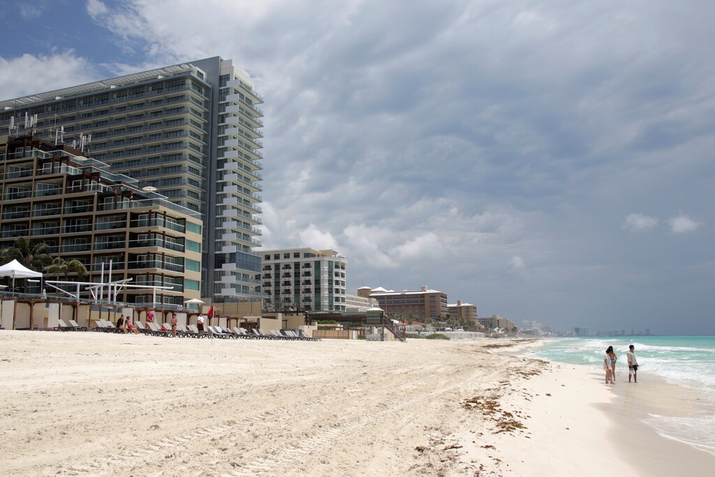 Tourists stand at a beach after local authorities imposed strict sanitary measures to gradually reopen despite the coronavirus disease (COVID-19) pandemic, in Cancun, Mexico June 11, 2020. Picture taken June 11, 2020. REUTERS/Jorge Delgado - RC289H90Z7VE