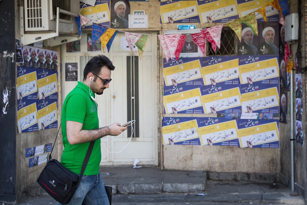 A man uses his smartphone to follow election news in Tehran, Iran May 17, 2017. REUTERS/TIMA ATTENTION EDITORS - THIS IMAGE WAS PROVIDED BY A THIRD PARTY. FOR EDITORIAL USE ONLY. - RC18C545D440