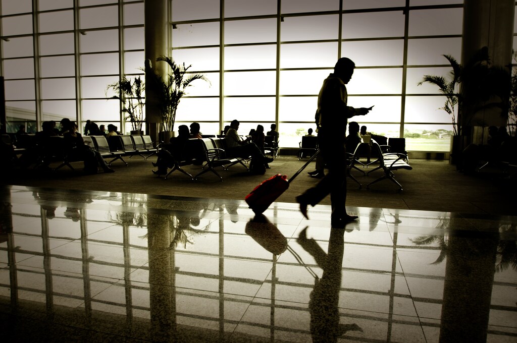 People at airport, business travel, carbon pricing, sustainable aviation fuel.