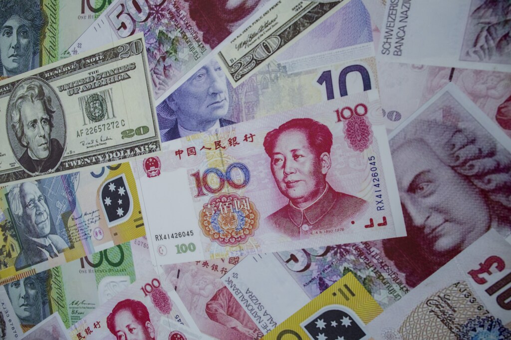 An advertisement poster promoting China's renminbi (RMB) or yuan , U.S. dollar and Euro exchange services is seen outside at foreign exchange store in Hong Kong, China August 13, 2015. REUTERS/Tyrone Siu/File Photo - RTSRP91