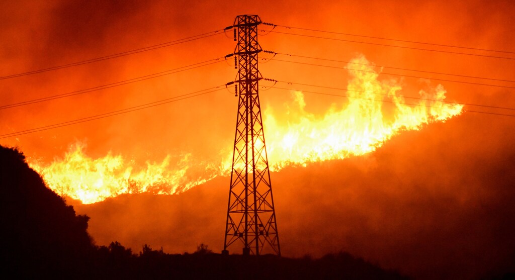 A wind-driven wildfire burns near power line tower in Sylmar, California, U.S., October 10, 2019. REUTERS/ Gene Blevins - RC1FEA5EE960
