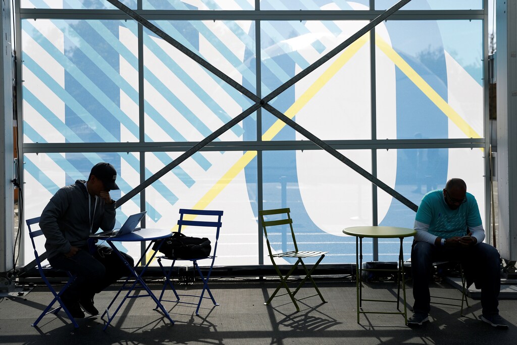 Attendees work on their electronic devices during the annual Google I/O developers conference in San Jose, California, U.S., May 18, 2017. REUTERS/Stephen Lam - RTX36H0J
