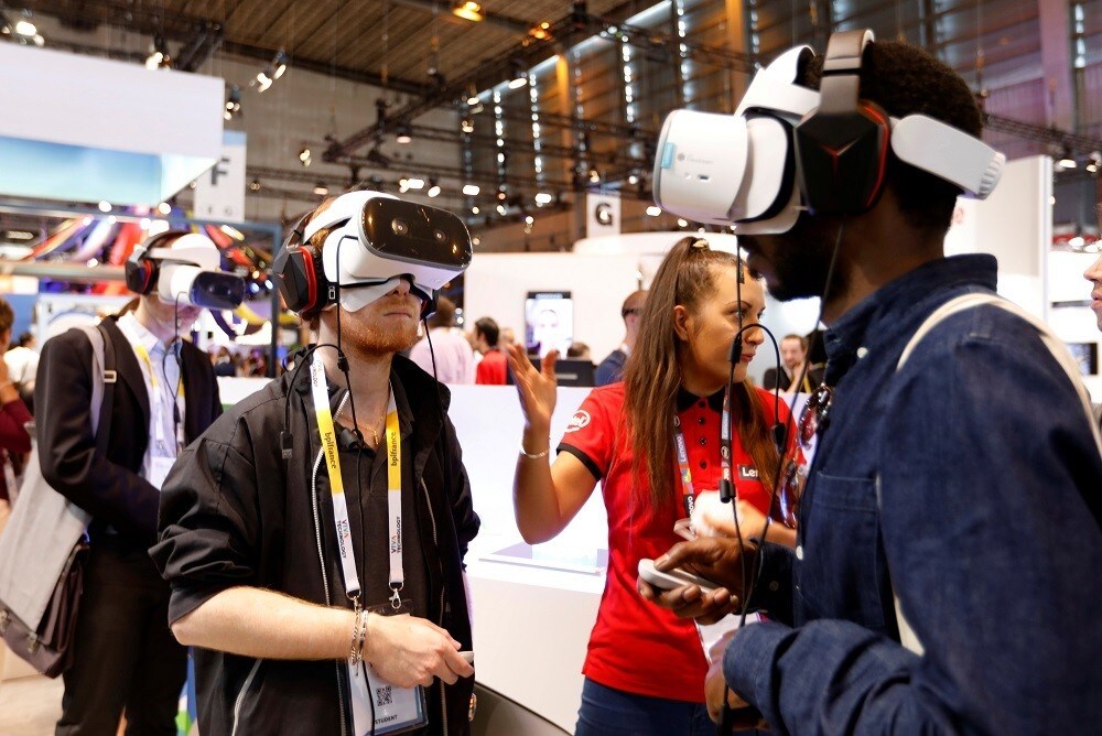 Visitors use Lenovo Daydream View VR headsets during the Viva Tech start-up and technology summit in Paris, France, May 25, 2018. REUTERS/Charles Platiau - RC18ECCFCD60