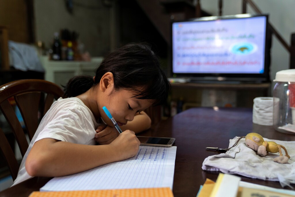 Orn-anong, 11, takes new online learning classes broadcasted by state distance learning television (DLTV) amid the spread of the coronavirus disease (COVID-19), at a community in Bangkok, Thailand, May 20, 2020. REUTERS/Athit Perawongmetha - RC24SG9M0N8V