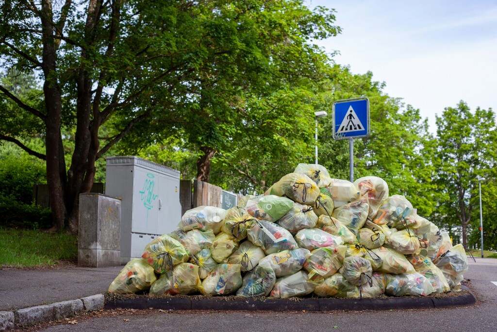The biggest sources of food loss and waste (FLW) come from processing on land and discards from wild-capture fishing.