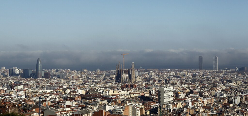 The Basilica Sagrada Familia (C) is seen as fog gradually recedes in Barcelona March 16, 2012. The condition was caused by a great difference in the temperature between the sea and the air, according to local media. REUTERS/Albert Gea (SPAIN - Tags: CITYSPACE ENVIRONMENT) - RTR2ZGJP