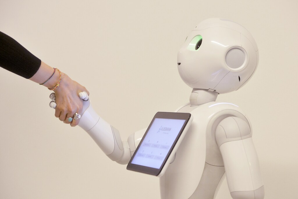Humanoid Robot 'Pepper' is unveiled at the 'World of Me: Store of the near future installation' in London, Britain, April 13, 2016. The robot is the first humanoid robot capable of recognising the principal human emotions and adapting its behaviour accordingly. REUTERS/Hannah McKay - RTX29PTF