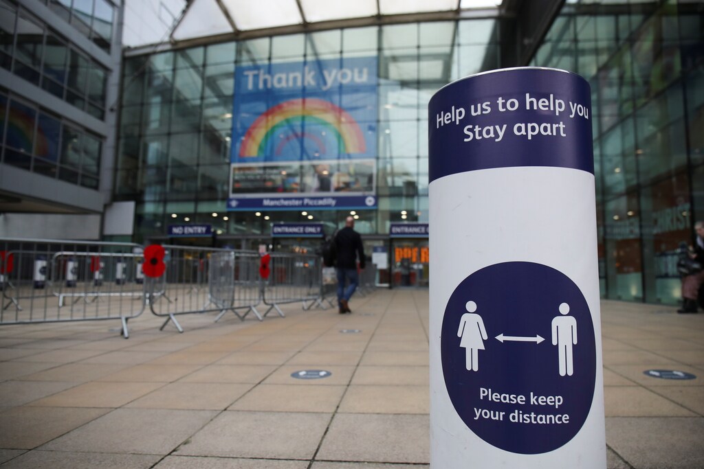 A social distancing sign is seen at the entrance to Manchester Piccadilly station is seen amid the coronavirus disease (COVID-19) pandemic in Manchester, Britain, November 11, 2020. REUTERS/Molly Darlington - RC221K96V2UZ