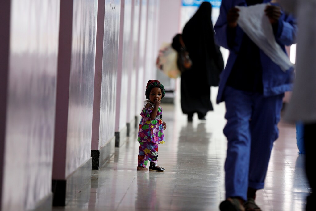 A girl stands at the malnutrition treatment center in Sanaa, Yemen July 24, 2017. REUTERS/Khaled Abdullah - RTX3COIC