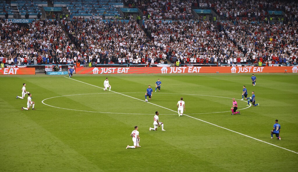 soccer Football - Euro 2020 - Final - Italy v England - Wembley Stadium, London, Britain - July 11, 2021 General view of players taking the knee before the match
