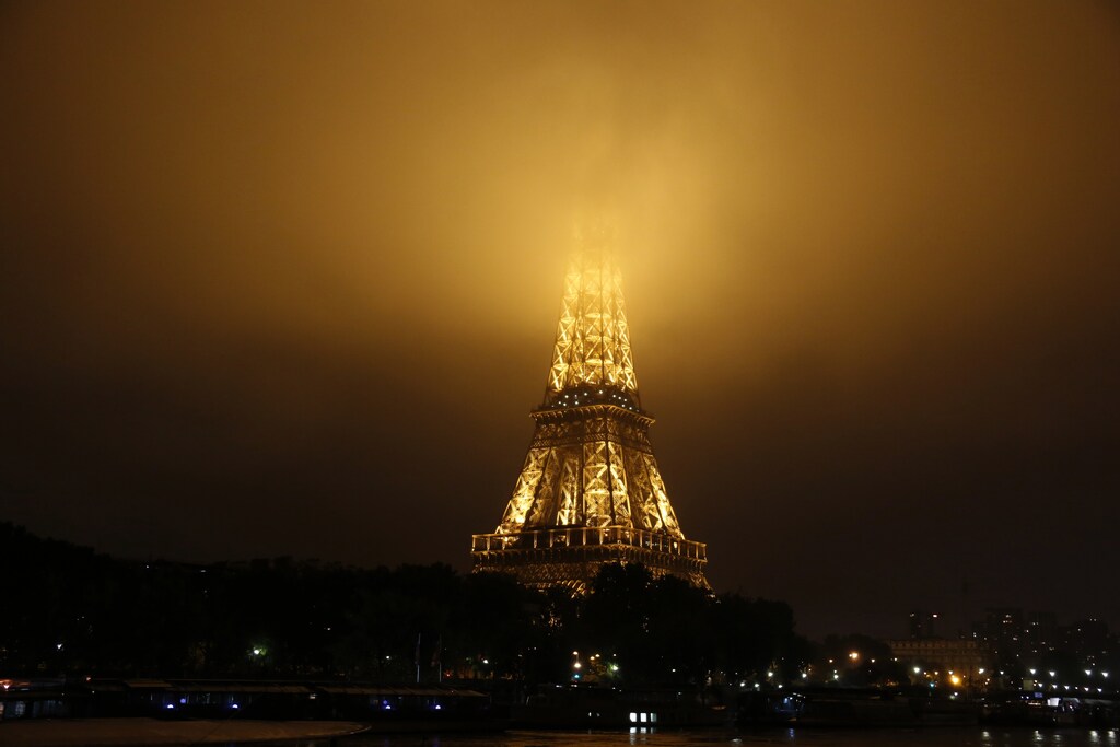 Fog covers the top of the Eiffel Tower as rainy weather continues in Paris, France, June 2, 2016. REUTERS/Jacky Naegelen TPX IMAGES OF THE DAY - RTX2FB8P
