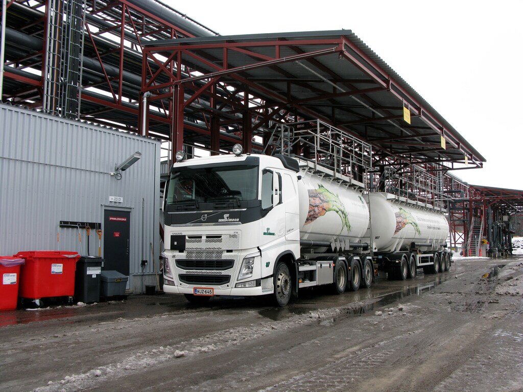 A maintenance truck is seen at UPM-Kymmeneis biofuel plant in Lappeenranta, Finland March 9, 2016. Picture taken March 9, 2016. REUTERS/Jussi Rosendahl - RC189C6F7C50