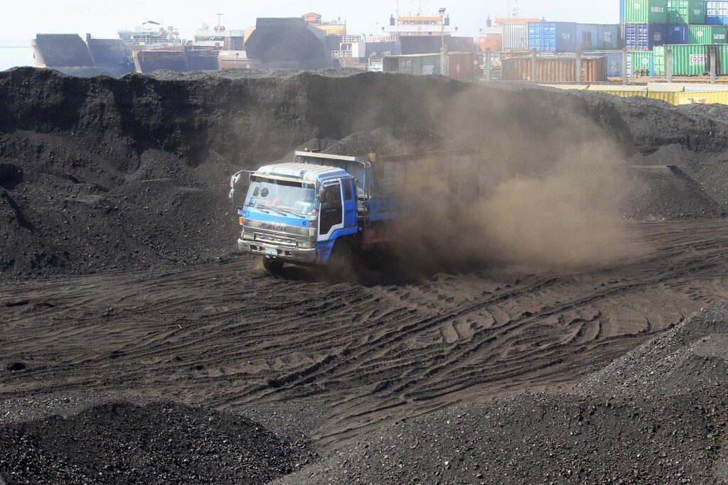 A global carbon trading market could boost Southeast Asia's efforts to combat climate change, the Asian Development Bank said on Monday. The region had the fastest growth in carbon dioxide emissions in the world from 1990 to 2010, and will continue to rely mainly on coal-fired plants for its power needs, making it one of the top contributors to global greenhouse gas emissions, the ADB said in a report.