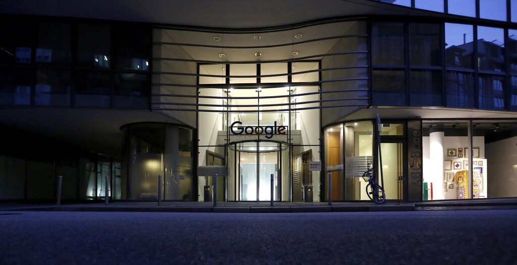 The Google logo adrons the entrance of Google Germany headquarters in Hamburg, Germany July 11, 2016. Picture taken July 11, 2016. REUTERS/Morris Mac Matzen - RTSHOA5