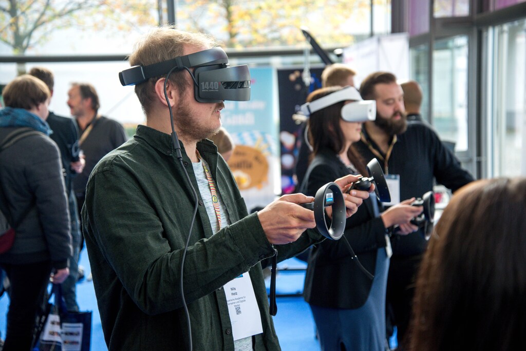Future of Real Estate Metaverse real estate robust omnichannel strategy virtual reality headsets