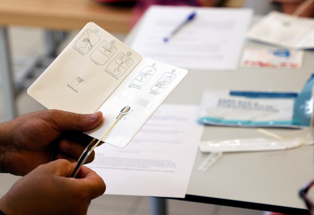 A person holds a coronavirus (COVID-19) rapid antigen test in a primary school, as Austrian schools open for pupils after summer holidays, in Vienna, Austria, September 6, 2021. REUTERS/Leonhard Foeger - RC28KP91JPFJ