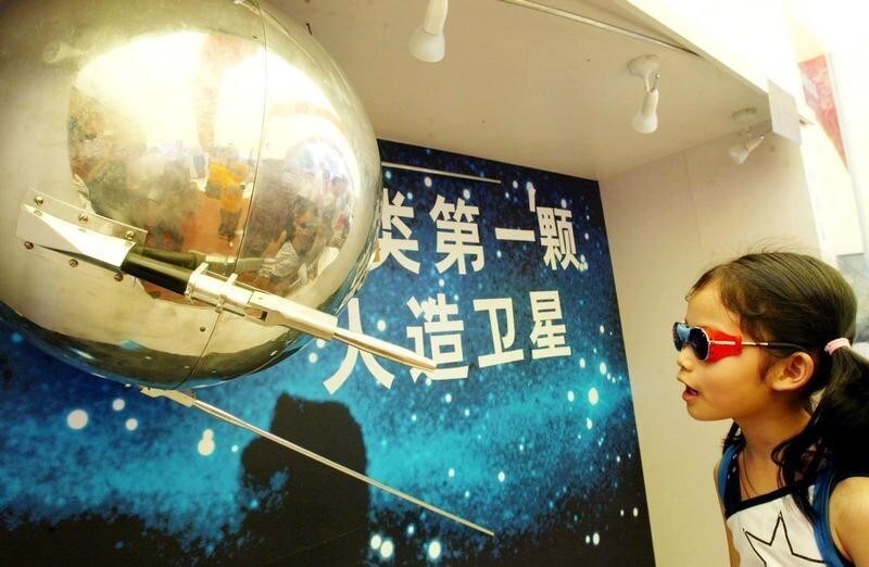 A Chinese girl takes a close look at the world's first artificialsatellite, the Soviet-made Sputnik I, at a Russian space exhibit in thesouthern Chinese city of Guangzhou June 16, 2002. China is dedicated toperforming manned space fights by 2005 and launch its first spaceexploration to the moon in 2010, Chinese scientists announced in May.The exhibition will last a week in Gunagzhou. Picture taken June 16.REUTERS/China PhotoGN/JS - RP3DRIAJQIAA