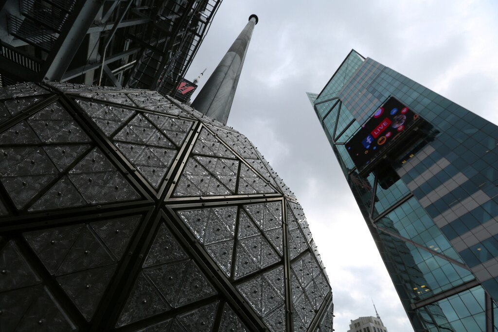 The New Year's Eve Ball on top of One Times Square is tested in Manhattan, New York City, U.S. December 30, 2016. REUTERS/Stephen Yang - RTX2WZFF