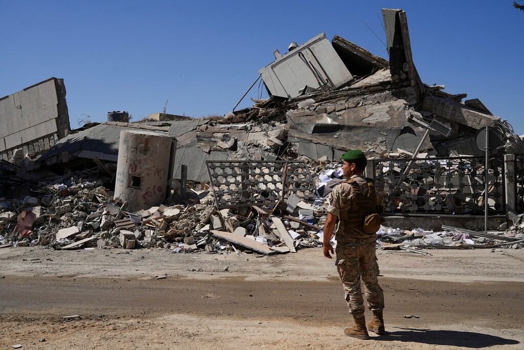A Lebanese army soldier inspects the damage in the aftermath of an Israeli strike in Nabatieh, Lebanon June 21, 2026. REUTERS/Stringer REFILE - QUALITY REPEAT