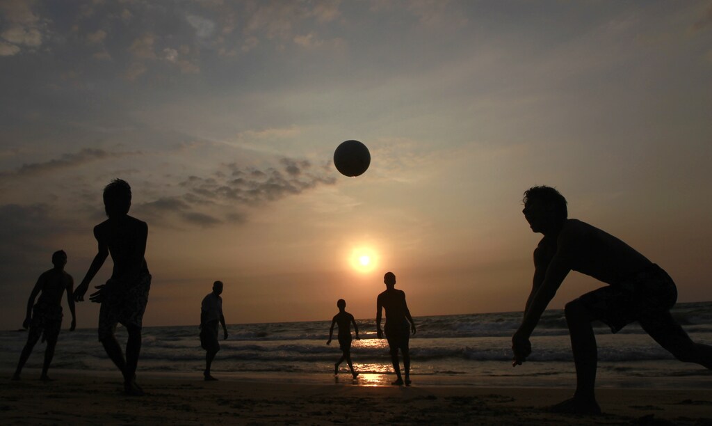 Youths play volleyball on the beach in Colombo January 23, 2012. REUTERS/Dinuka Liyanawatte (SRI LANKA - Tags: SOCIETY) - GM1E81N1U0301
