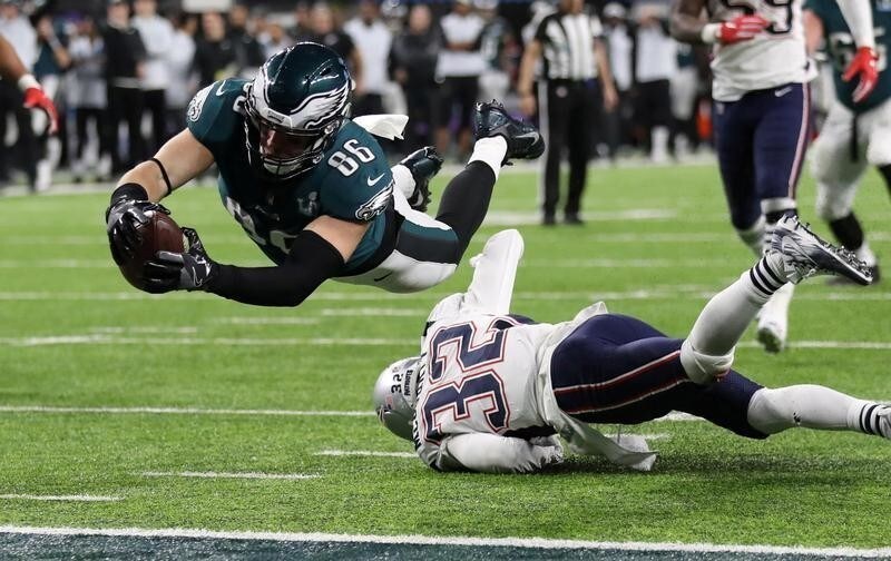 NFL Football - Philadelphia Eagles v New England Patriots - Super Bowl LII - U.S. Bank Stadium, Minneapolis, Minnesota, U.S. - February 4, 2018. Philadelphia Eagles' Zach Ertz scores a touchdown. REUTERS/Chris Wattie TPX IMAGES OF THE DAY - RC12E59DB400