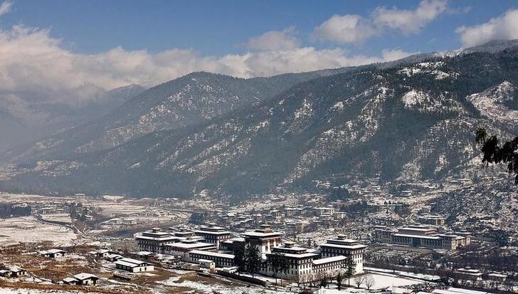 A general view of the snow-covered Bhutanese capital Thimpu January 24, 2008. Bhutan will hold its first ever general election on March 24, the Election Commission said last week. REUTERS/Sonam Wangdi (BHUTAN)