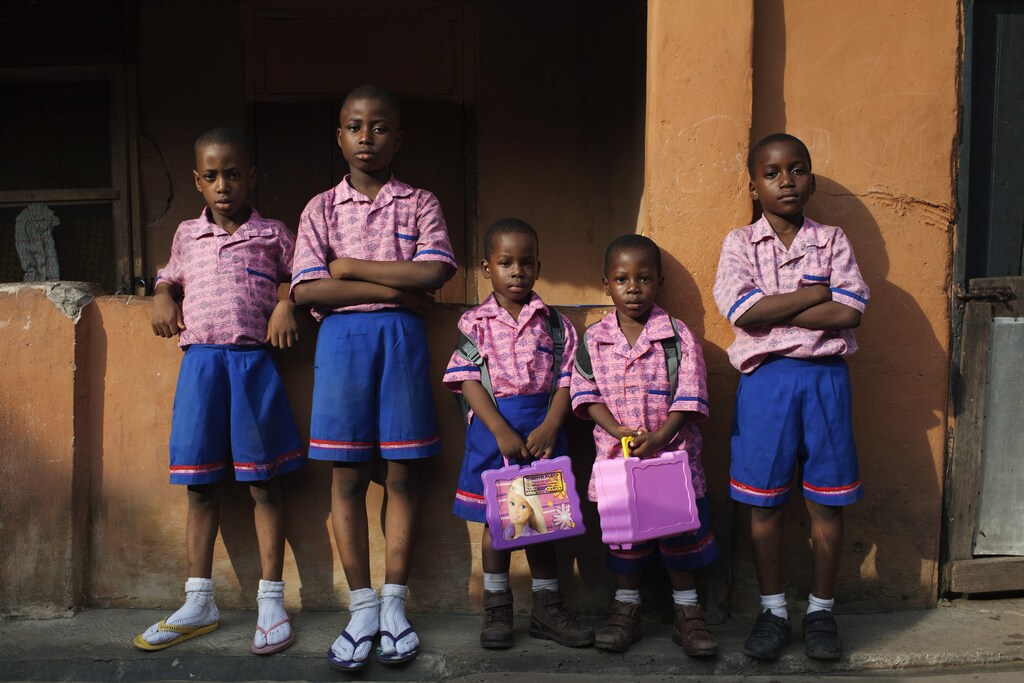 Schoolchildren pose for a picture after coming home from school in Lagos October 31, 2013. REUTERS/Joe Penney (NIGERIA - Tags: EDUCATION SOCIETY TPX IMAGES OF THE DAY) - GM1E9B109LP01