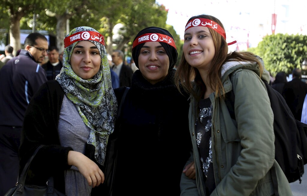 Tunisian women pose during celebrations marking the fifth anniversary of Tunisia's 2011 revolution, in Habib Bourguiba Avenue in Tunis, Tunisia January 14, 2016. REUTERS/Zoubeir Souissi - GF20000094910