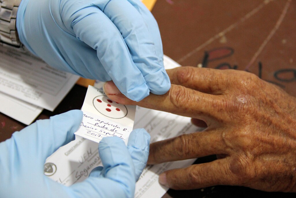 A forensic doctor takes a blood sample from a woman during a day of DNA collection in Sogamoso, Colombia, August 16, 2017. Picture taken August 16, 2017. REUTERS/Julia Symmes Cobb - RC1BDBD5E240