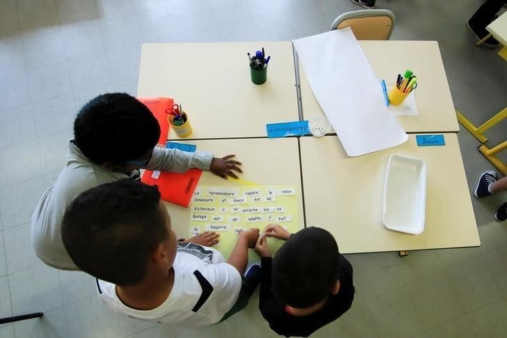 School children work in their classroom at the Primary School Les Ormeaux in Montereau-Fault-Yonne near Paris, France, June 18, 2018. Picture taken on June 18, 2018. REUTERS/Gonzalo Fuentes