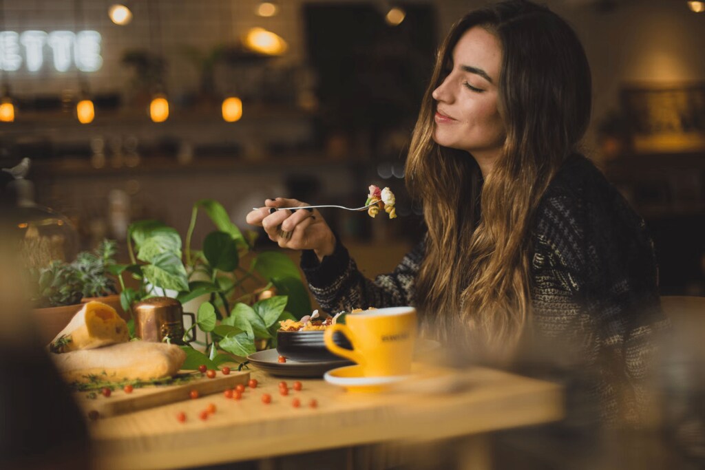 Bulking and cutting involves two distinct phases, which can lead to significant fluctuations in weight.
